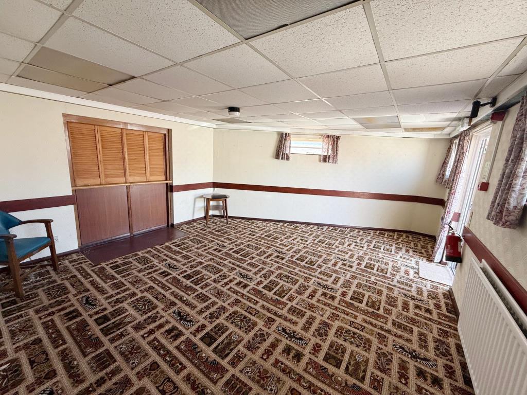 Lot: 26 - FORMER COMMUNITY HALL WITH DEVELOPMENT POTENTIAL - Side function room